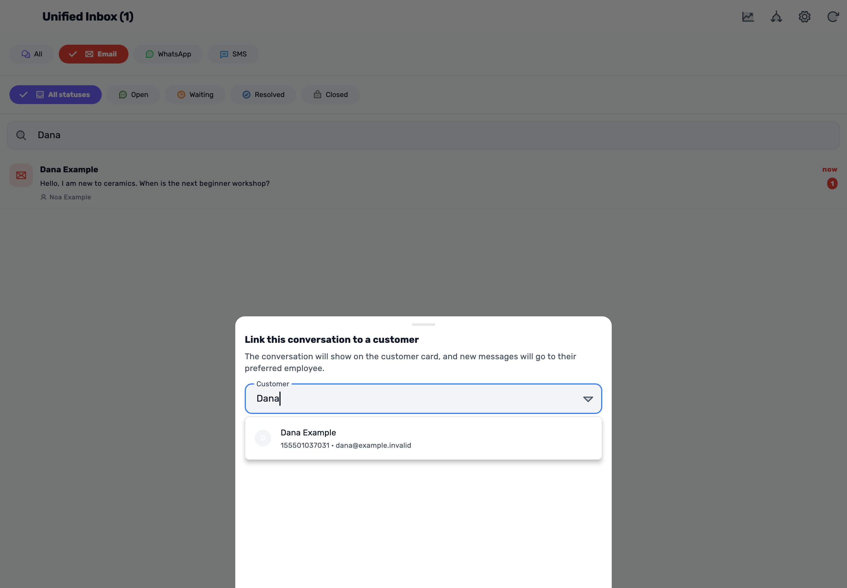 Original Lynxbe screen: Connect the conversation to the customer. Isolated demonstration data.